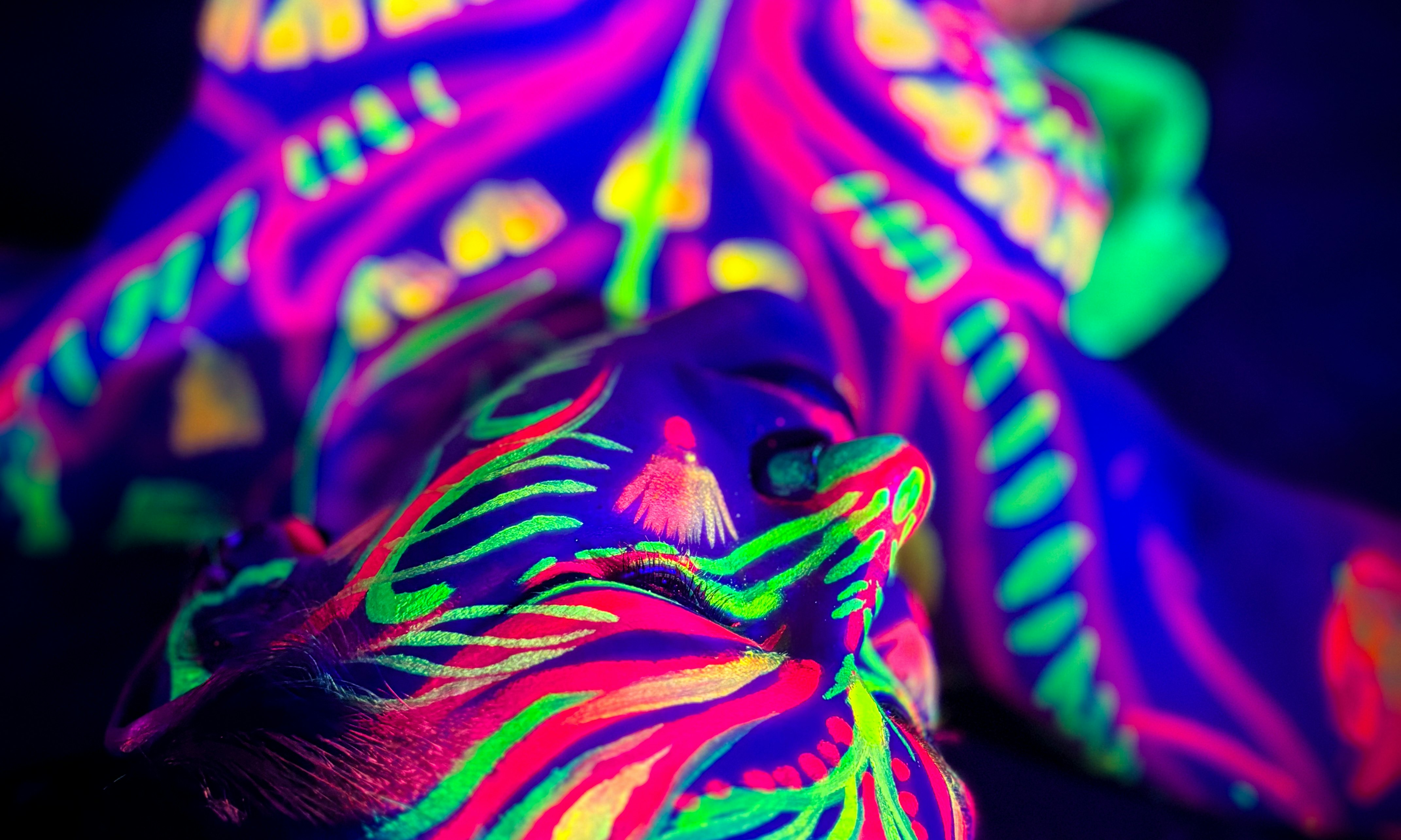 Neon Naked Life Drawing in Oxford Circus!