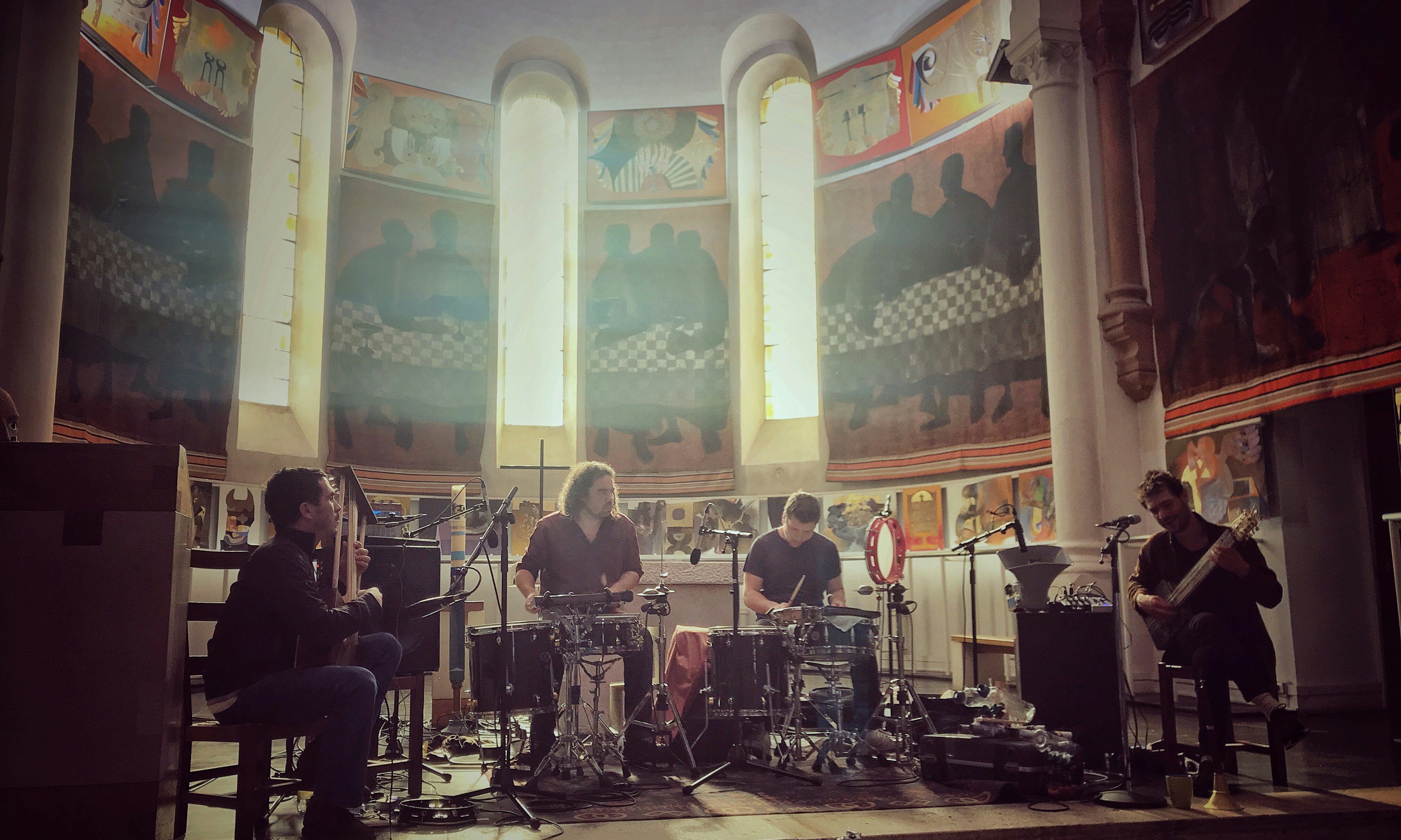 Bégayer + Greater London Banjo Trio