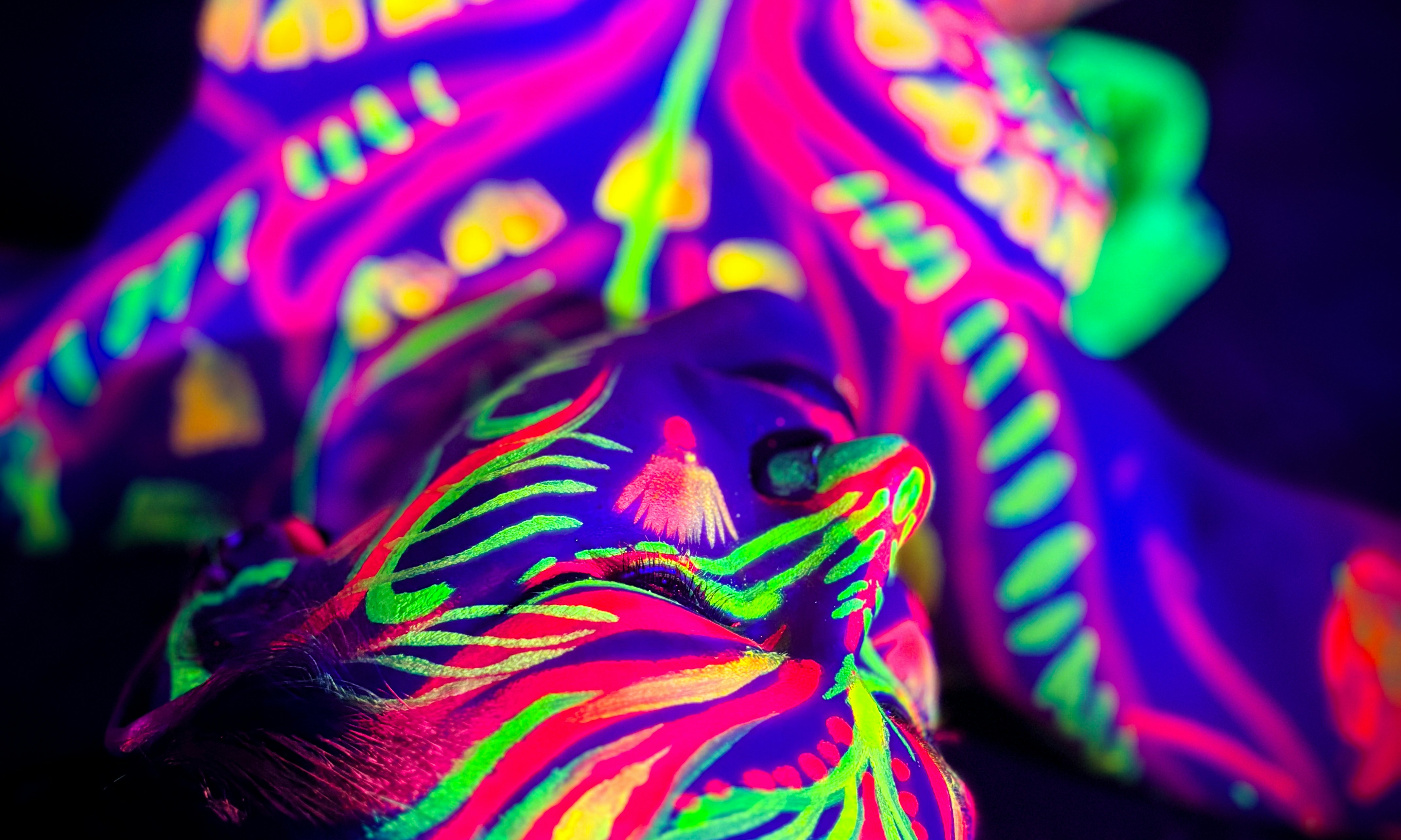 Neon Naked Life Drawing in Victoria Park!