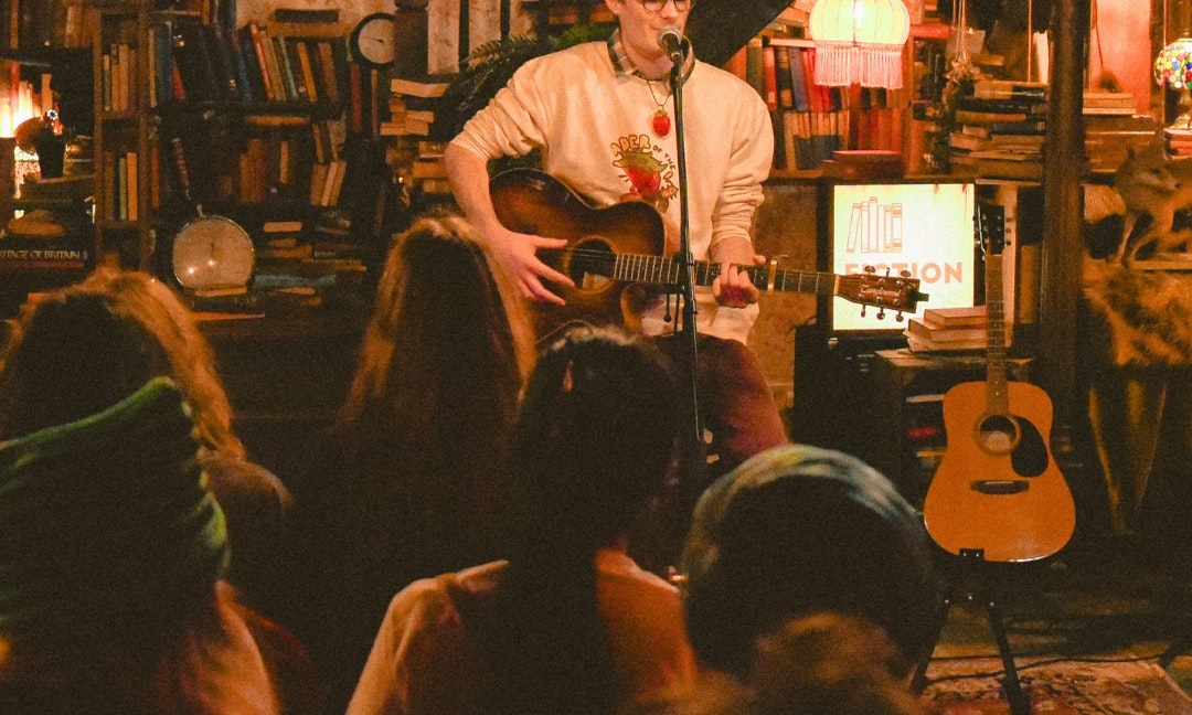 Charlie Bennett live in London