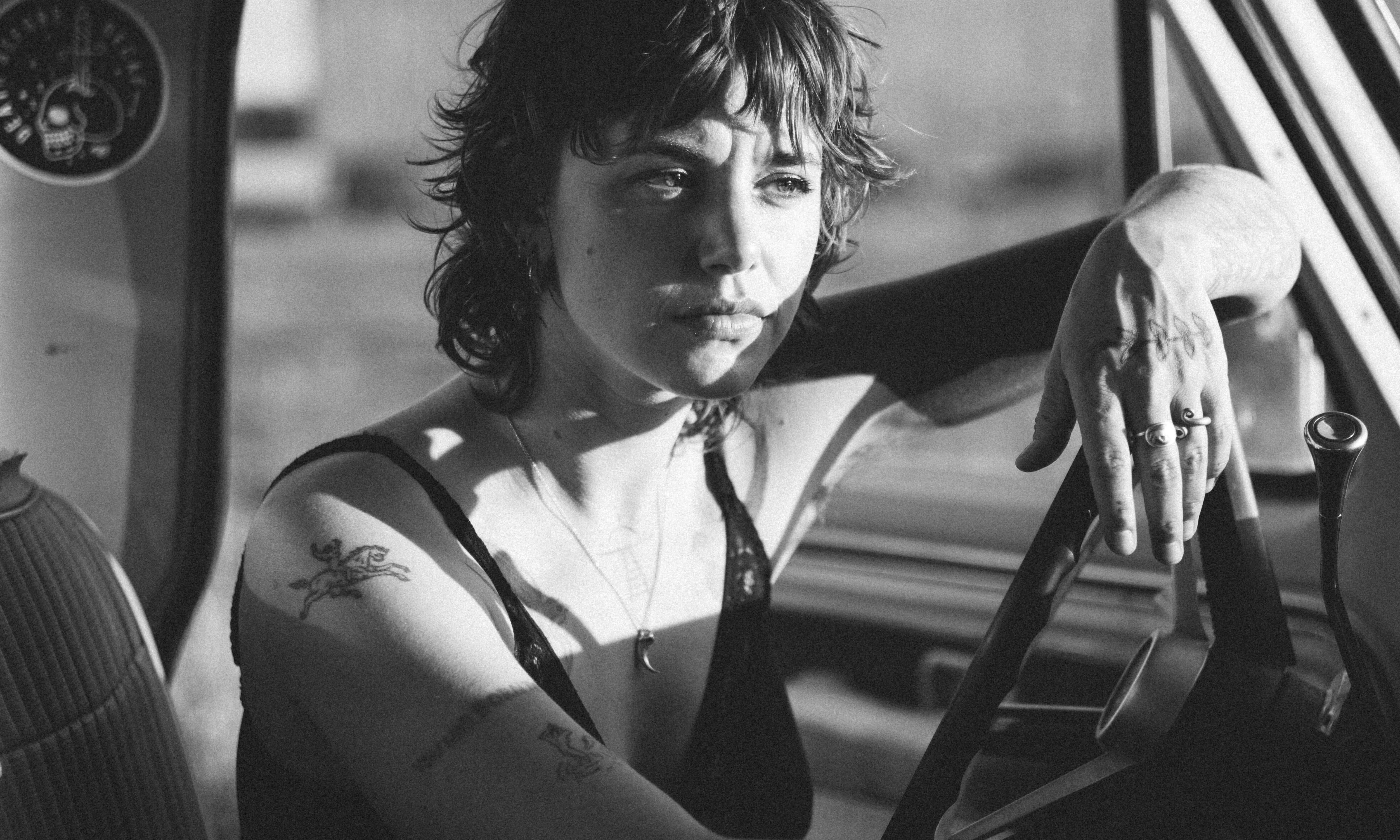 Cat Clyde: Acoustic + Signing