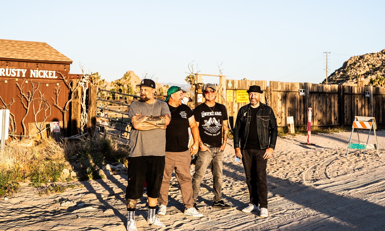 The Jack Knives / Rudy Nuño / The Young Hearts