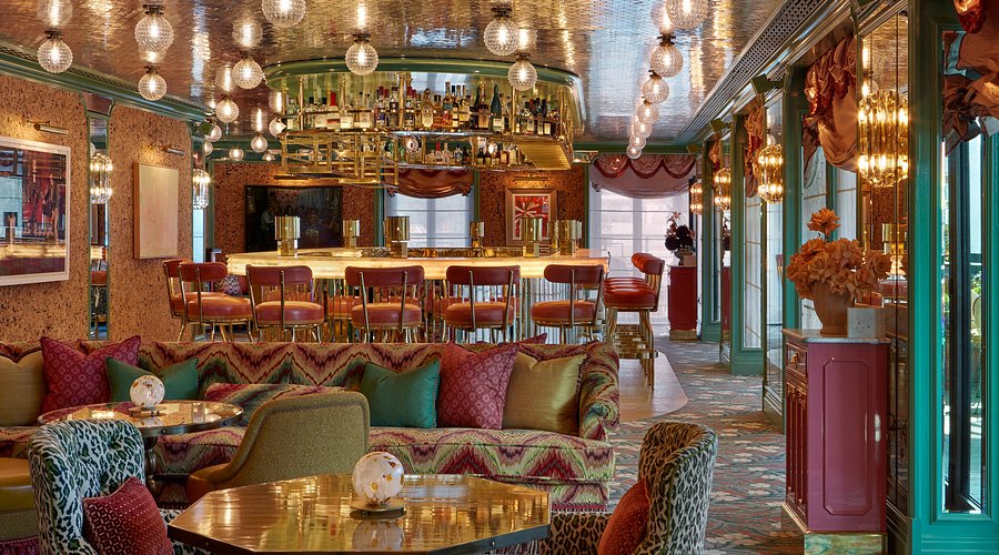 YOUR SUNDAY SOCIAL! - GLAMOROUS BAR LOUNGE ROOFTOP! Enjoying Views & Conversations!